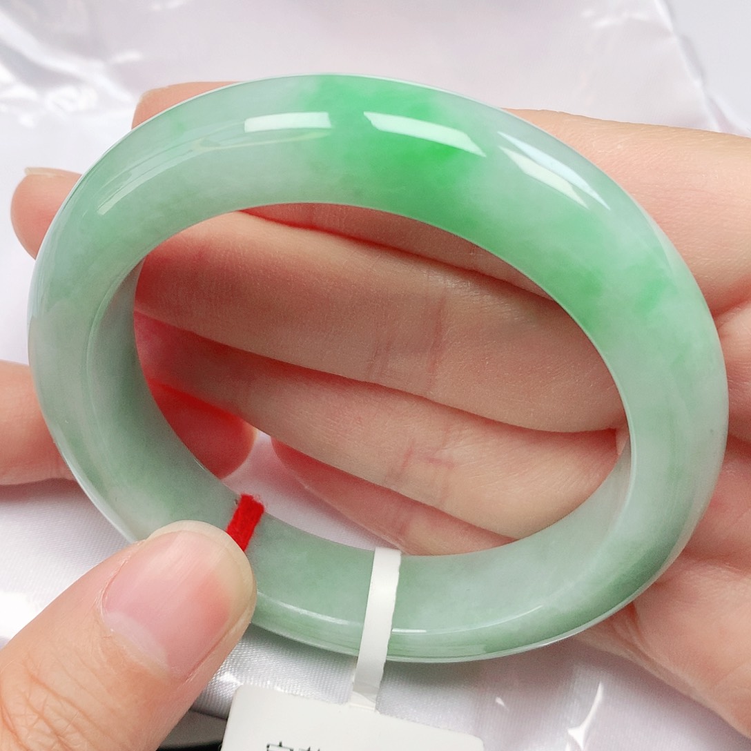 翡翠手镯未镶嵌抖音678