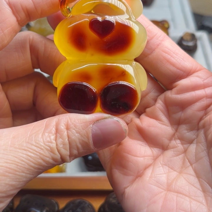 琥珀未镶嵌颈饰蜜蜡