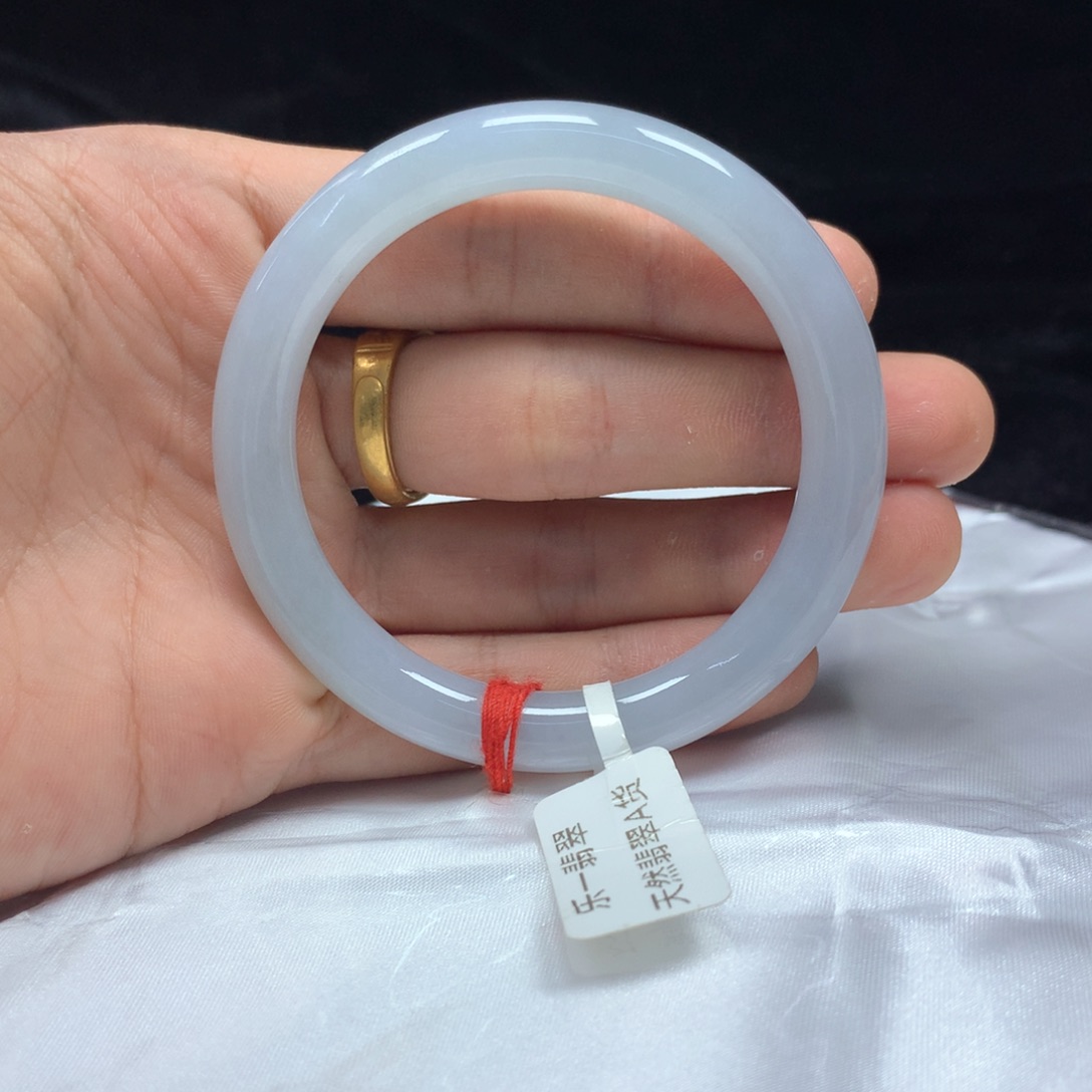 翡翠未镶嵌手镯（圆镯）51.5