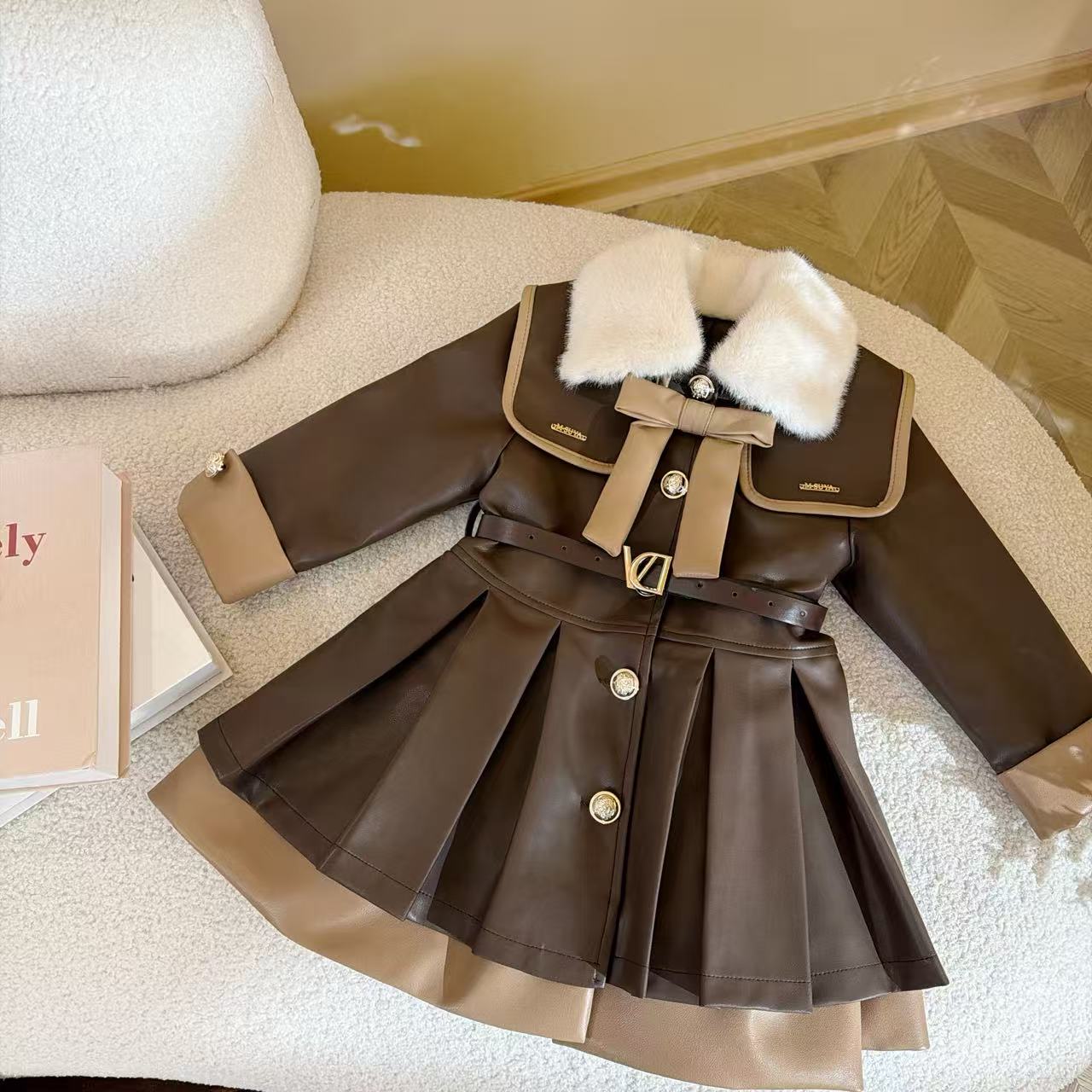 女童冬季加厚保暖外套2025新款女孩皮衣翻领加绒大衣