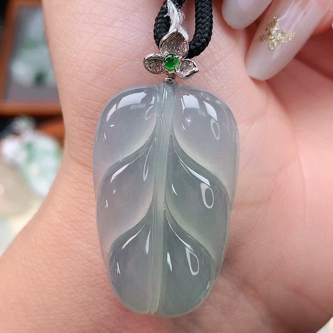 颈饰18K金镶嵌翡翠叶子