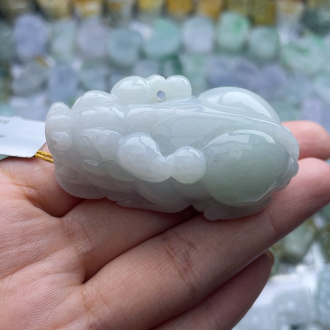 翡翠颈饰未镶嵌貔貅