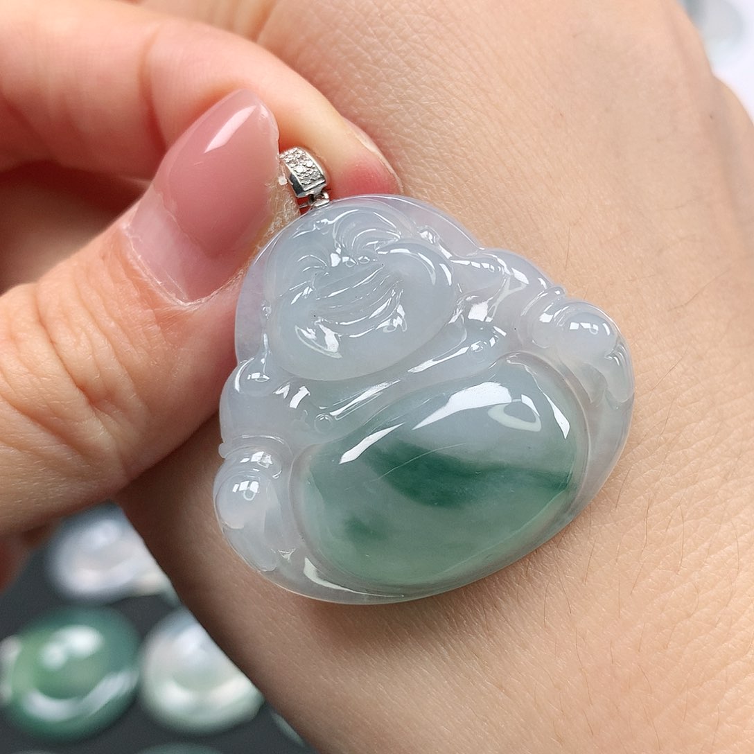 翡翠颈饰18K金镶嵌佛