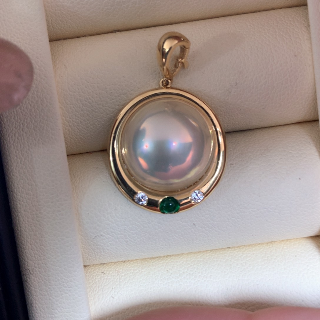 18K金镶嵌拼合珍珠（马贝珠）颈饰