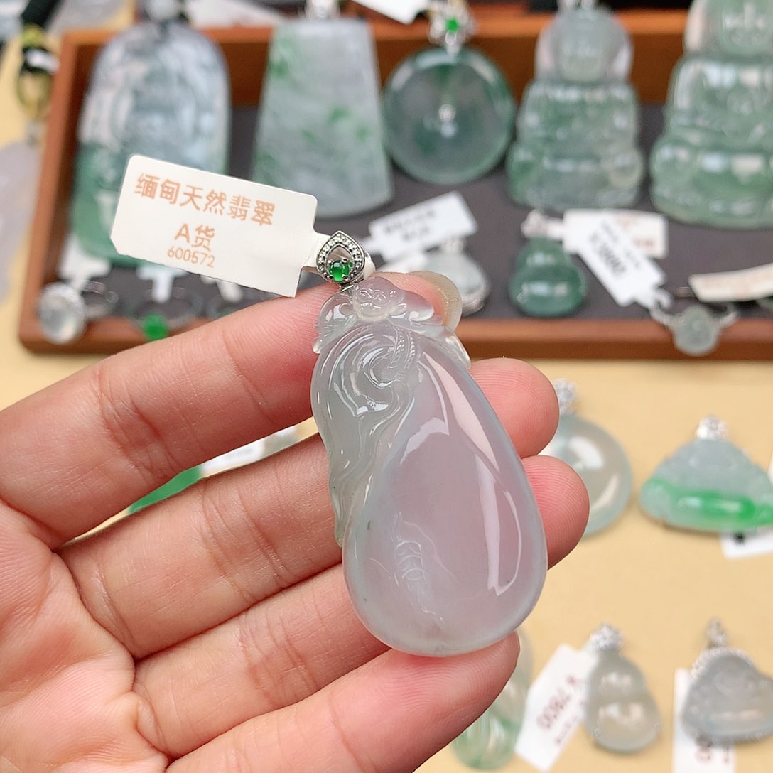 翡翠颈饰18K金镶嵌福袋