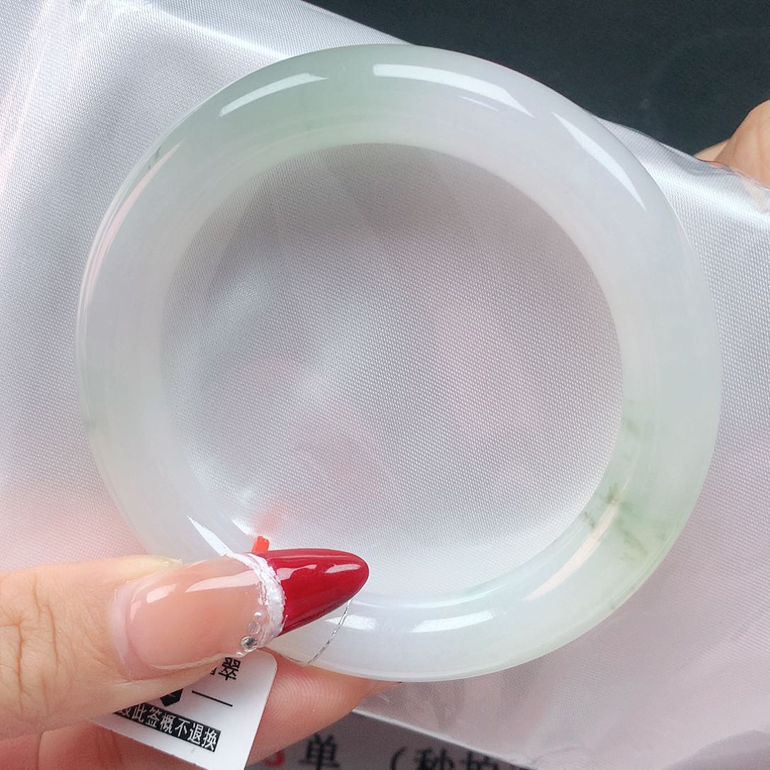 翡翠手镯未镶嵌55圈