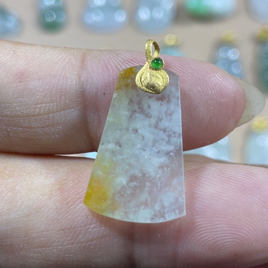 翡翠18K金镶嵌颈饰翡翠