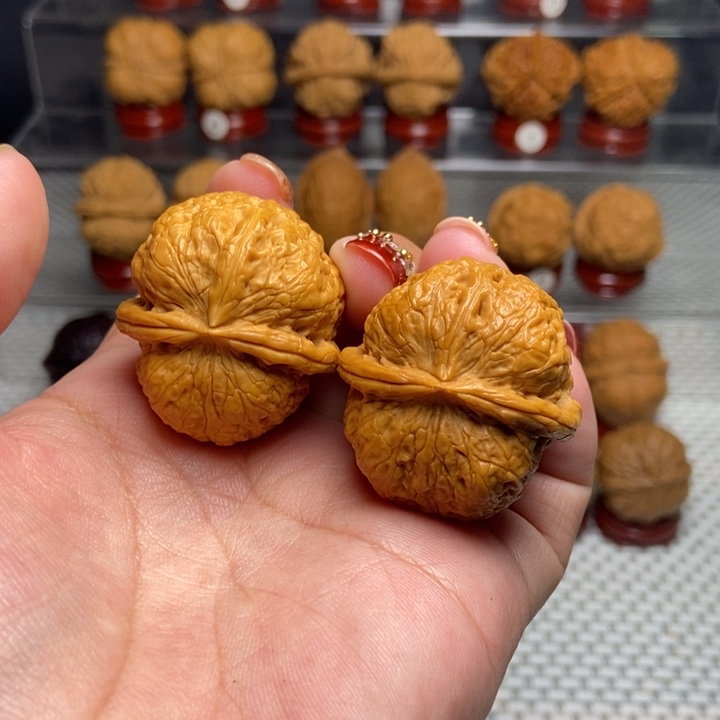 文玩核桃把件聚宝瓶三棱5