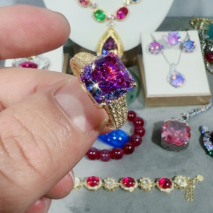 红宝石颈饰未镶嵌