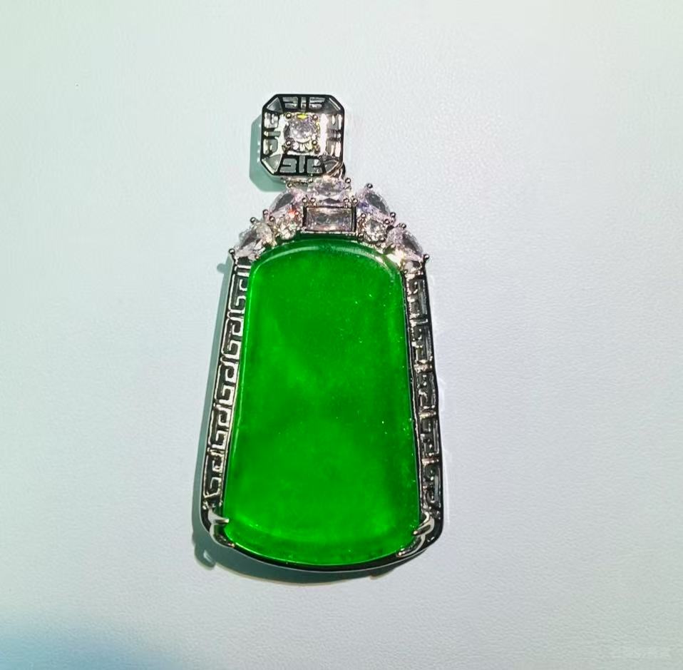 A1159黄翡翠无事牌吊坠