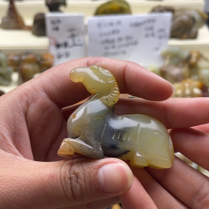 蛇纹石玉颈饰未镶嵌