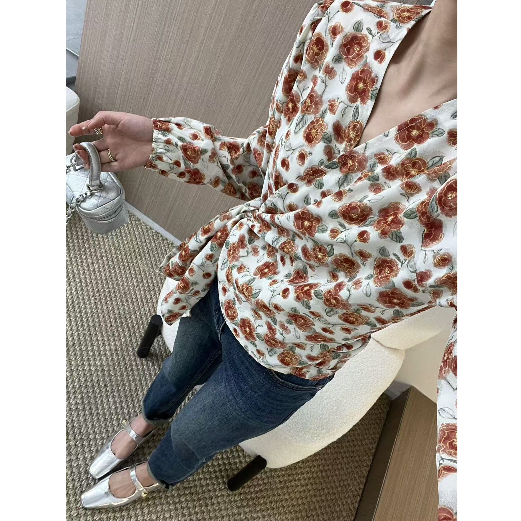 【梓铭】ZM126~是心动的感觉～时髦气质系带设计碎花上衣女 