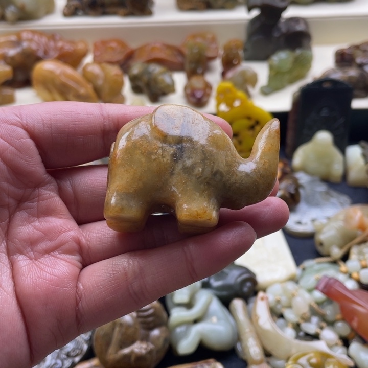 蛇纹石玉颈饰未镶嵌