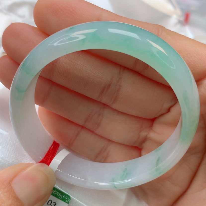 【闪购商品】翡翠手镯（贵妃镯）未镶嵌天然翡翠手镯