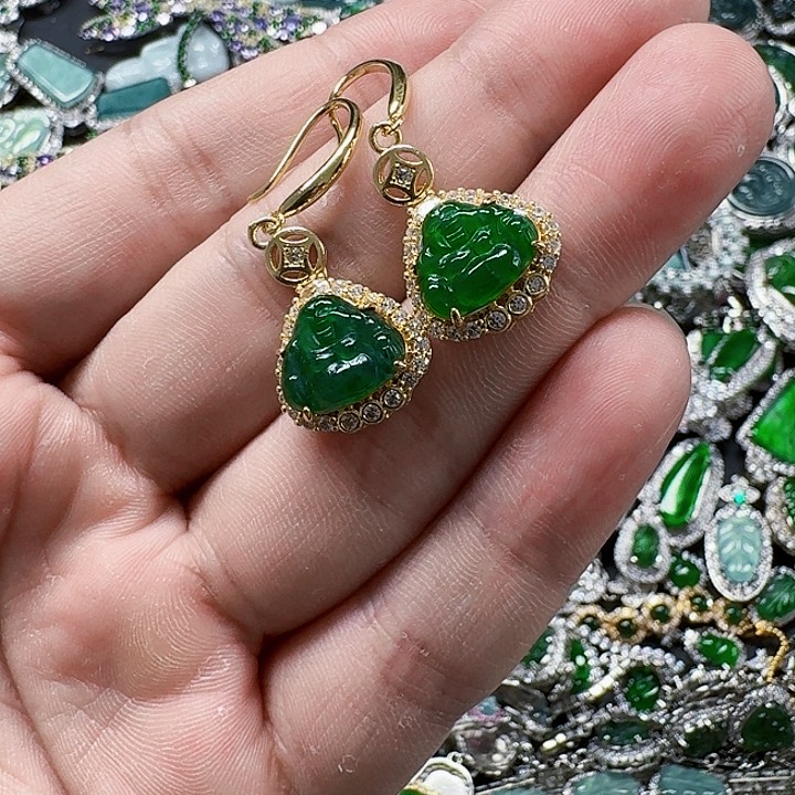 翡翠颈饰未镶嵌天然A货翡翠放漏