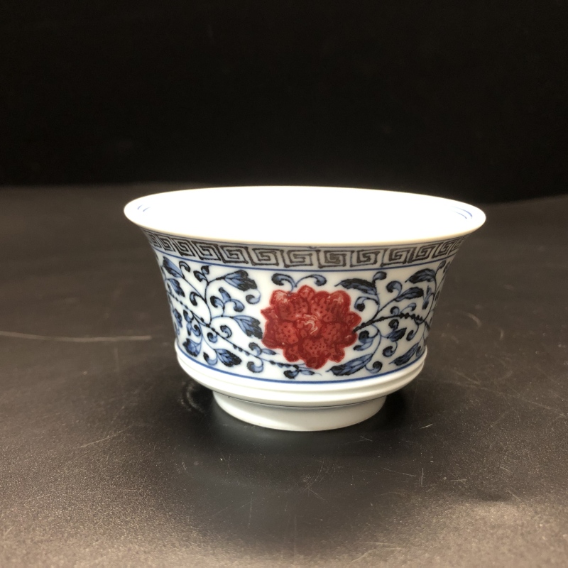 12.28/N100320/00407/青花红缠枝莲马蹄杯/口径8.1//高4.8/90cc