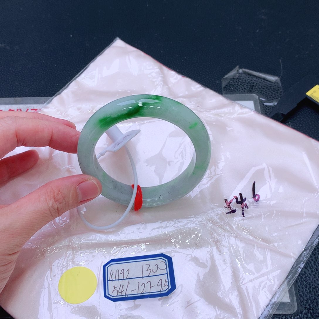 未镶嵌手镯翡翠缅甸翡翠手镯