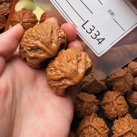 嘟***ঞ文玩核桃吊坠精品眼镜王蛇