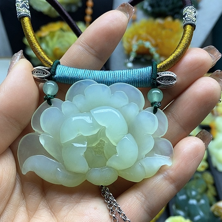 蛇纹石玉挂件未镶嵌