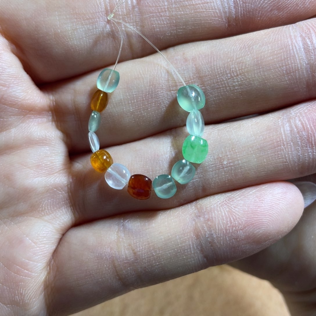 翡翠未镶嵌颈饰珠子