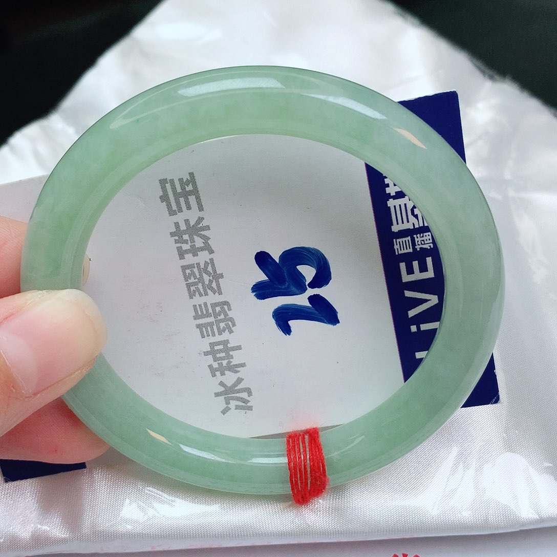 翡翠手镯未镶嵌缅甸天然A货翡翠手镯