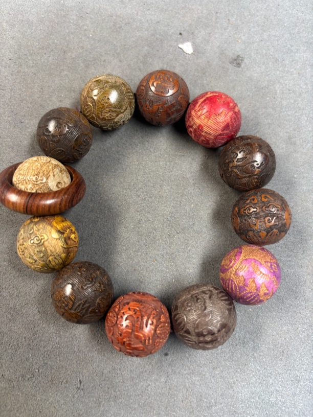 A92沉木雕刻手串