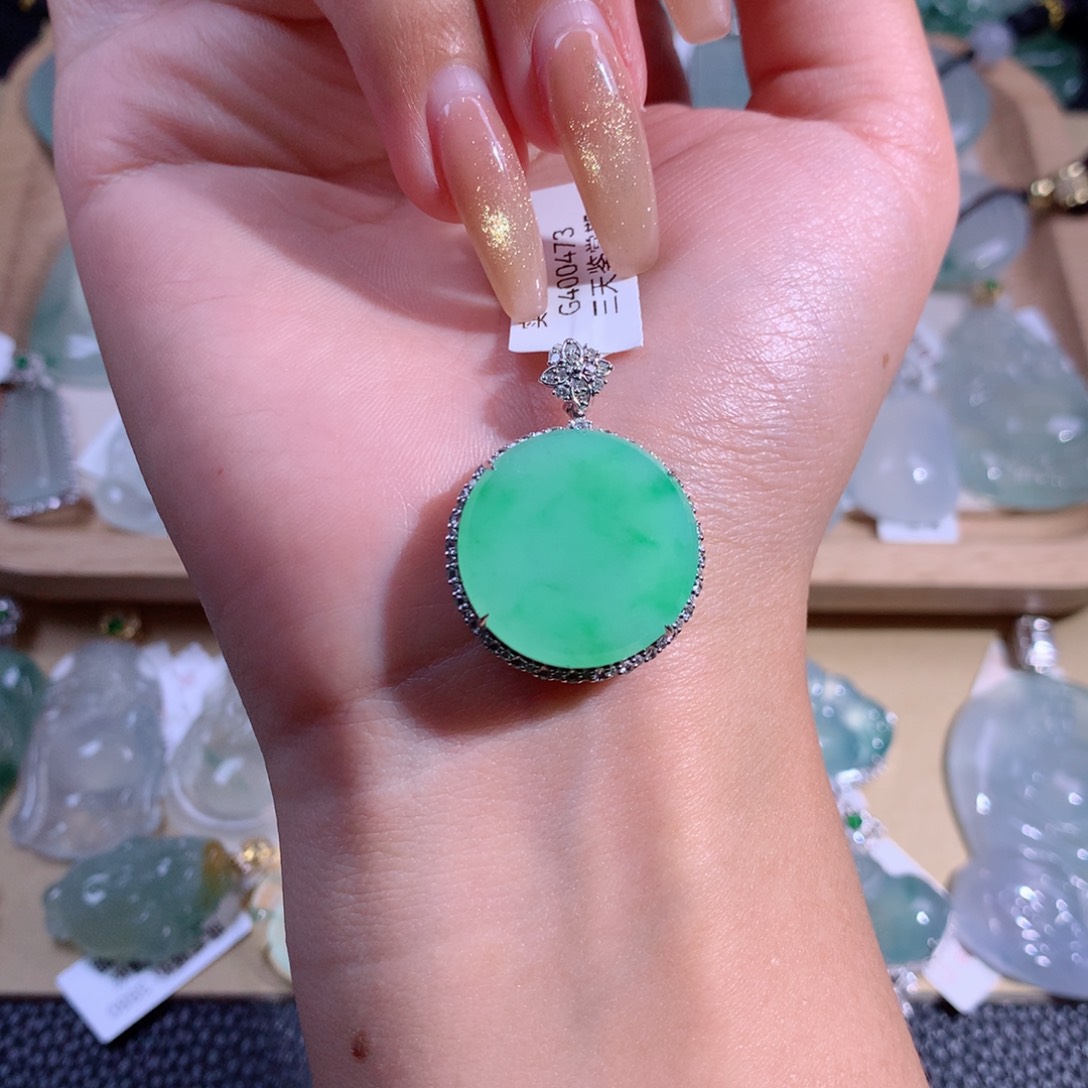 翡翠吊坠(不含链)18K金镶嵌