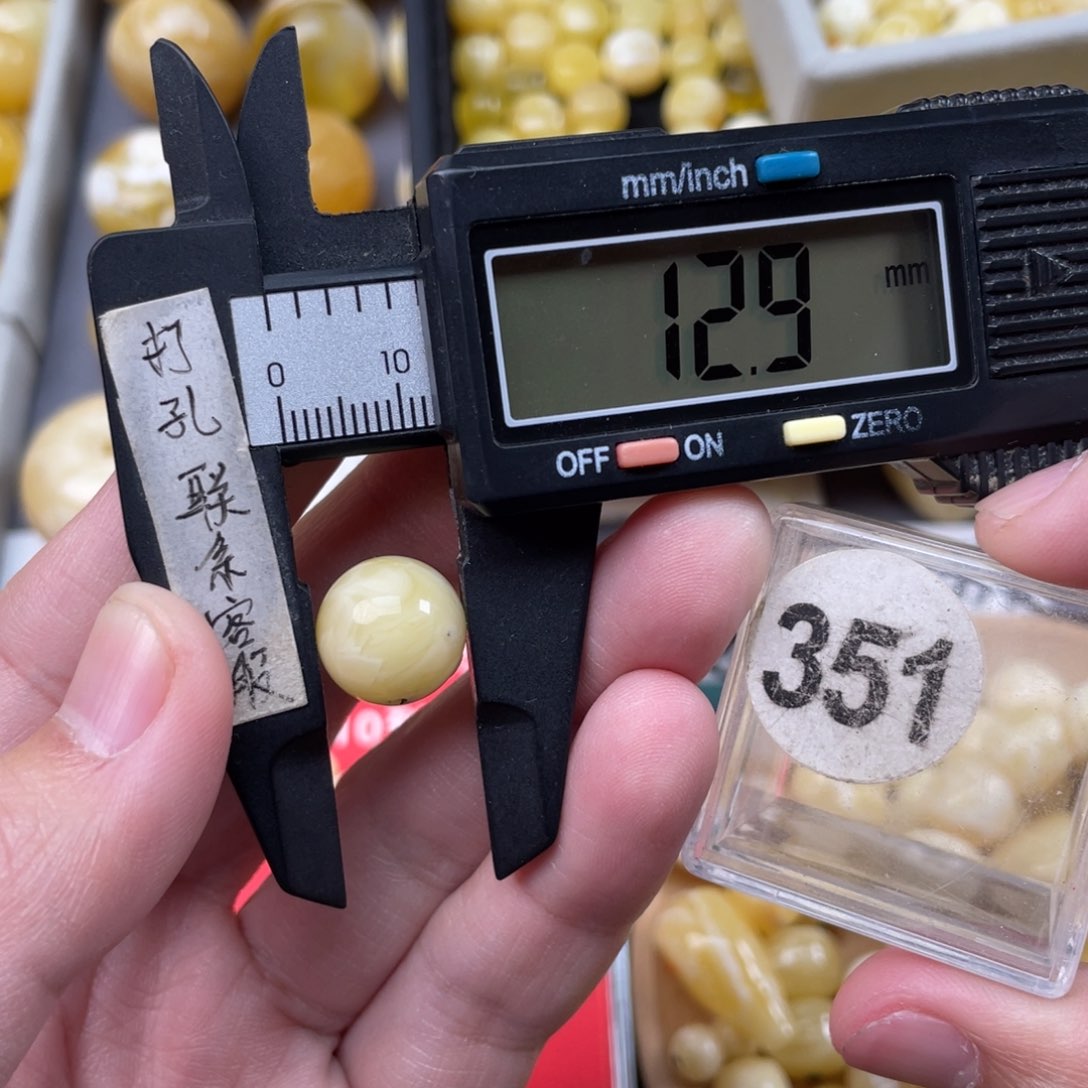 蜜蜡珠宝奇石未镶嵌