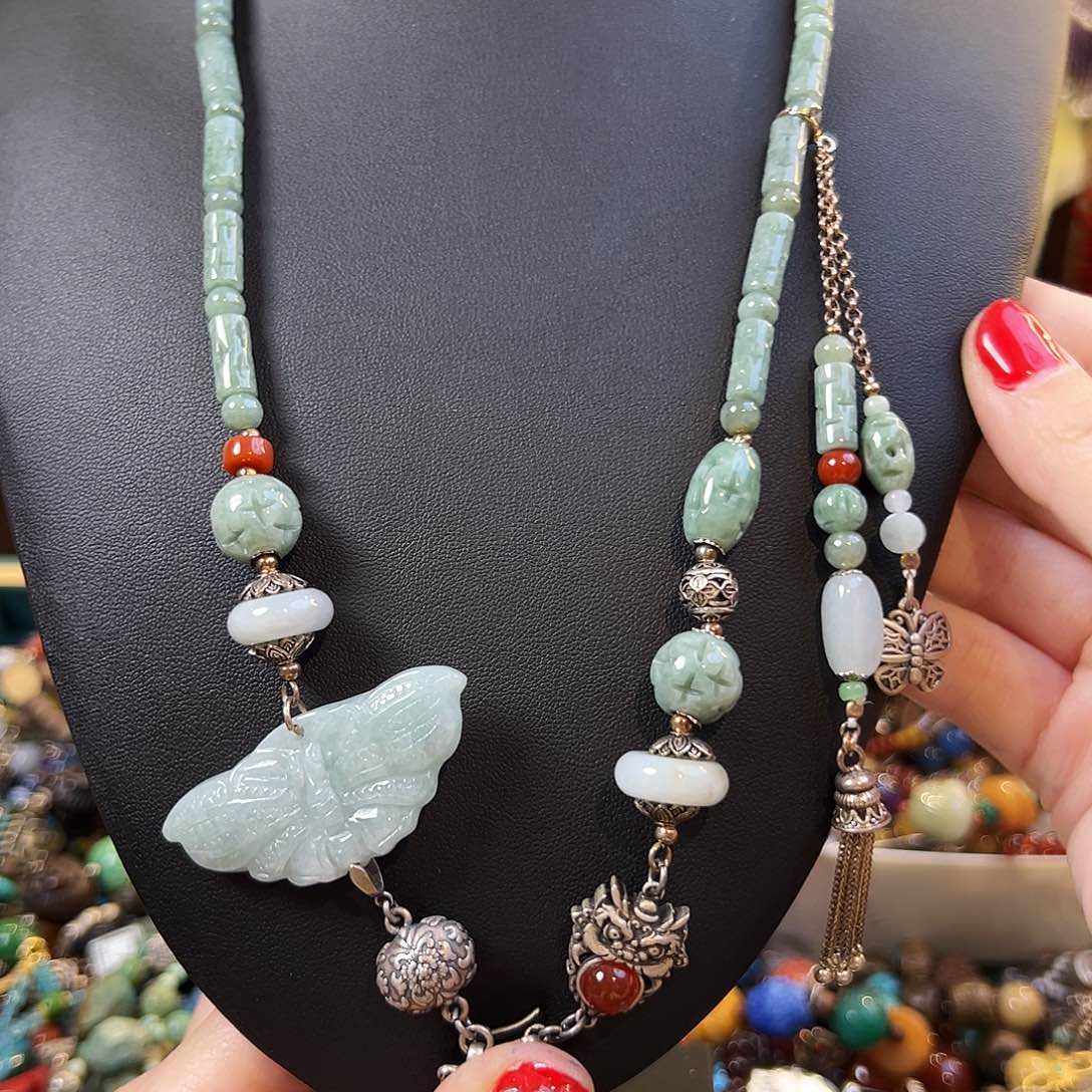 翡翠未镶嵌颈饰，