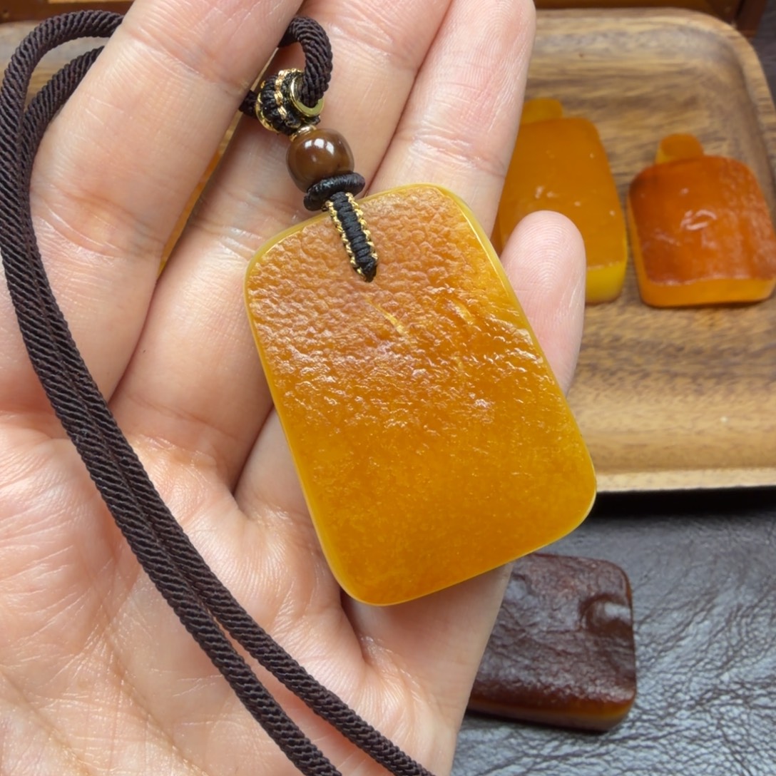 琥珀未镶嵌吊坠(赠链)