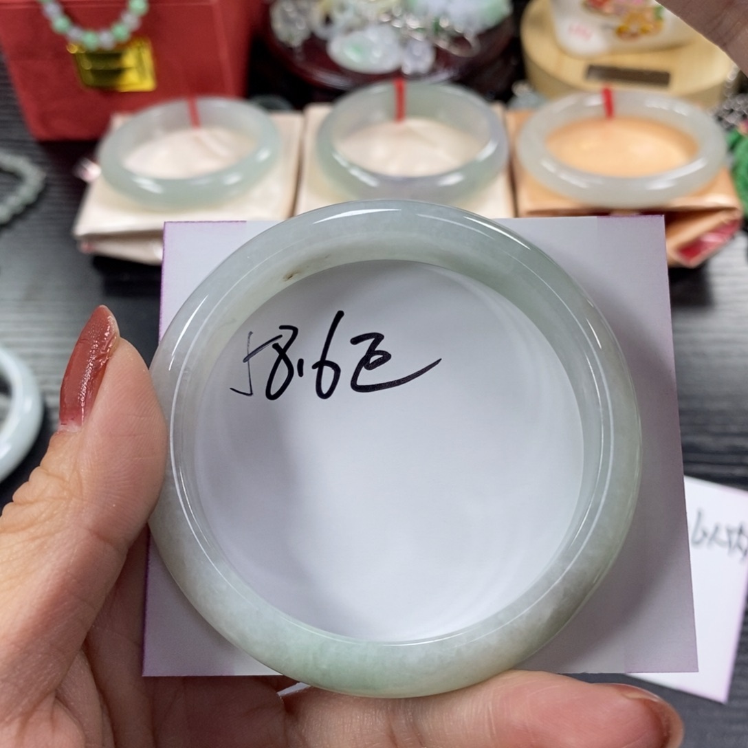 翡翠手镯未镶嵌天然翡翠