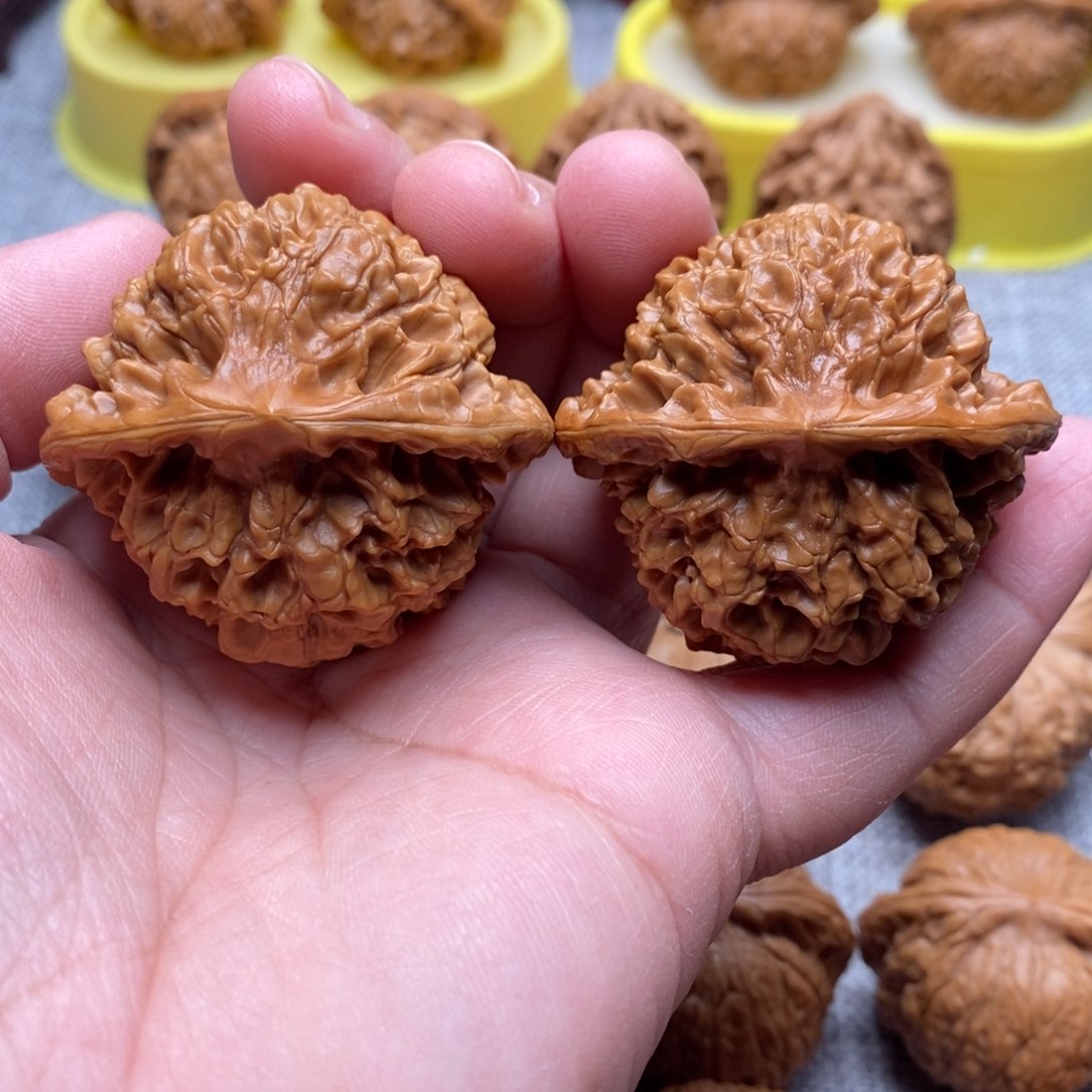 文玩核桃把件45红皮精品麒麟纹官帽