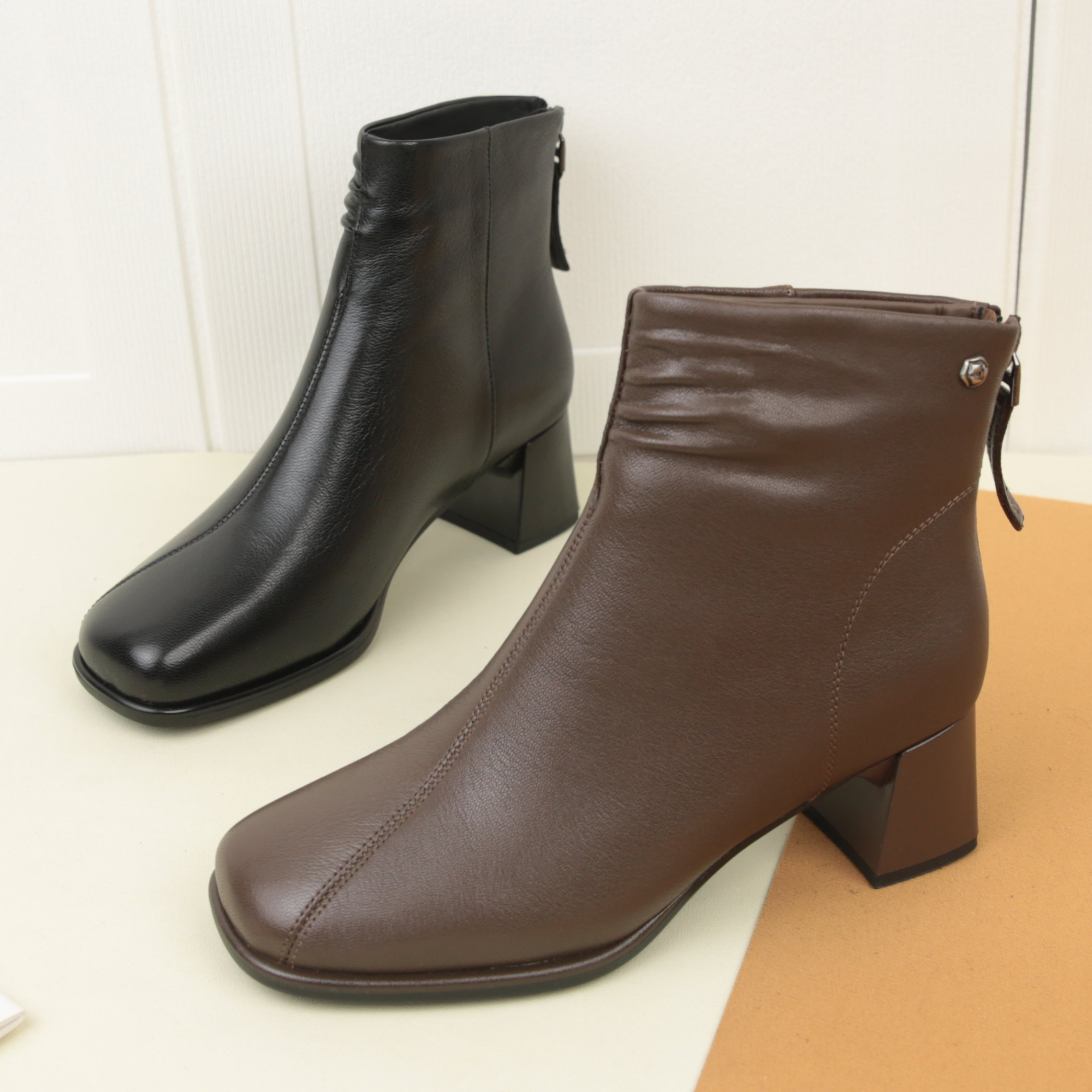 6115冬季新款气质方头真皮加绒保暖短靴女百搭后拉链中粗跟瘦瘦靴