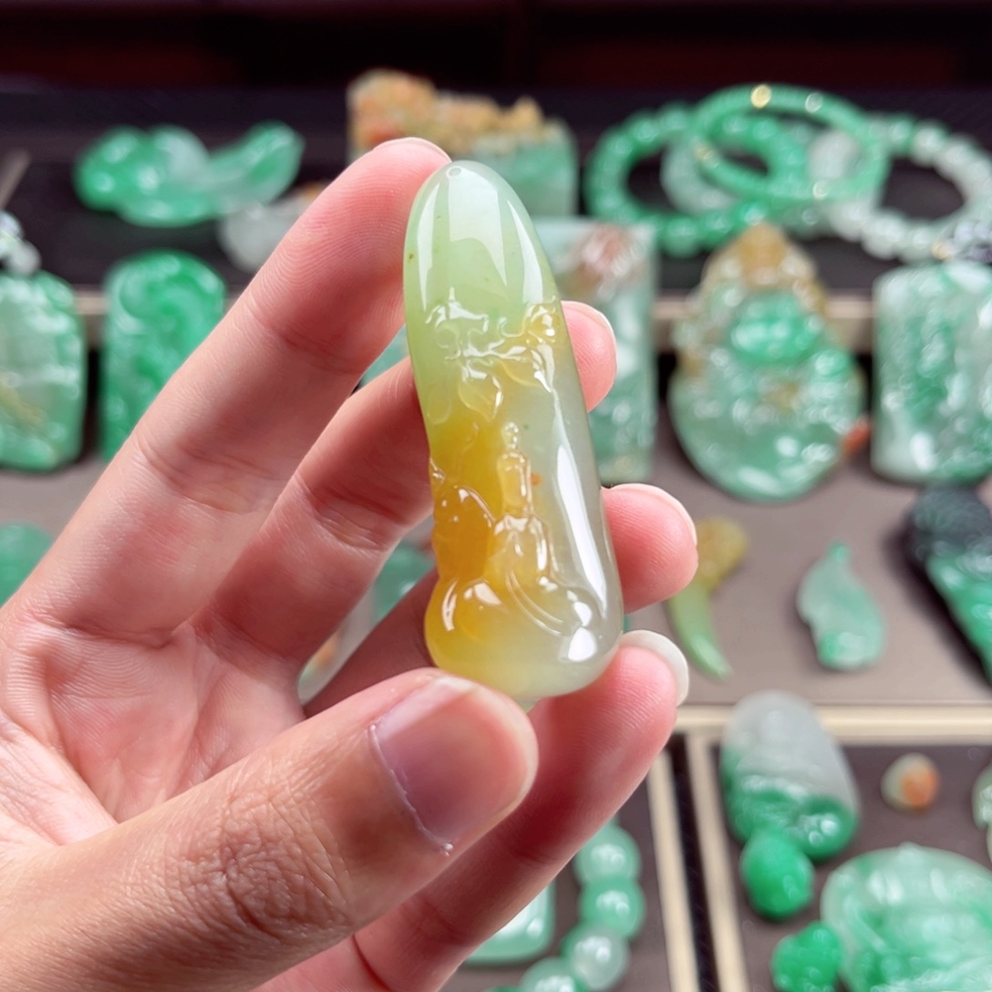 颈饰未镶嵌石英质玉