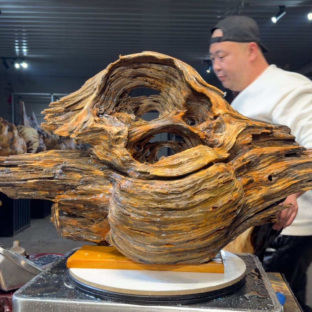 都***好木王一刀琥珀木摆件85