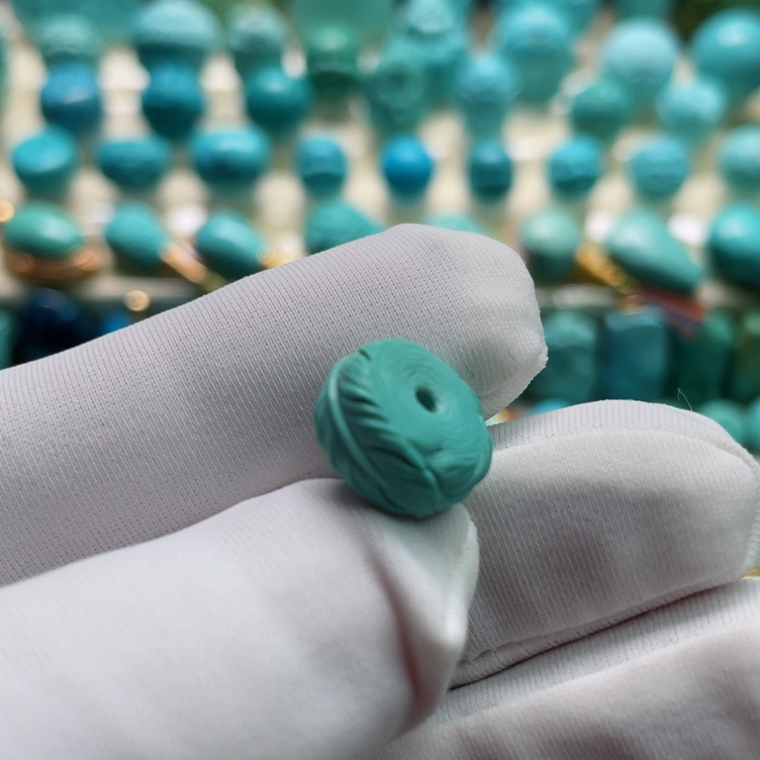 绿松石颈饰未镶嵌