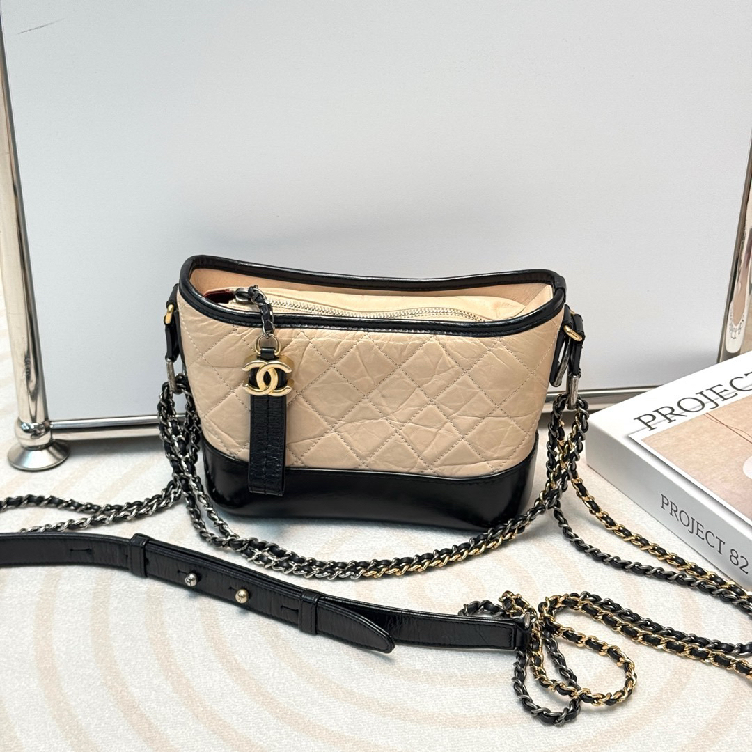 95新 Chanel/香奈儿 奶茶色 金扣 牛皮 流浪包小号/667652831