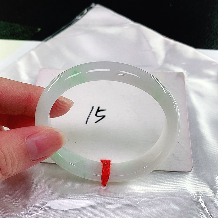 翡翠手镯（贵妃镯）未镶嵌