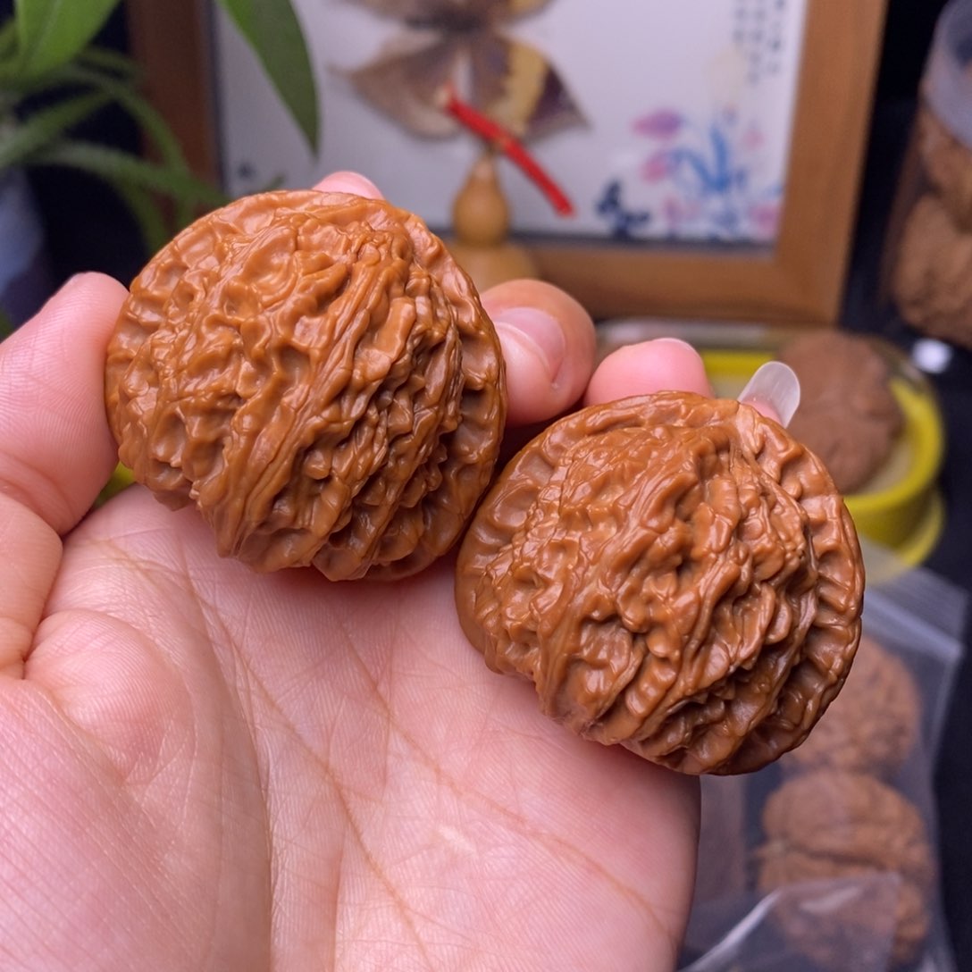 文玩核桃把件42三角白