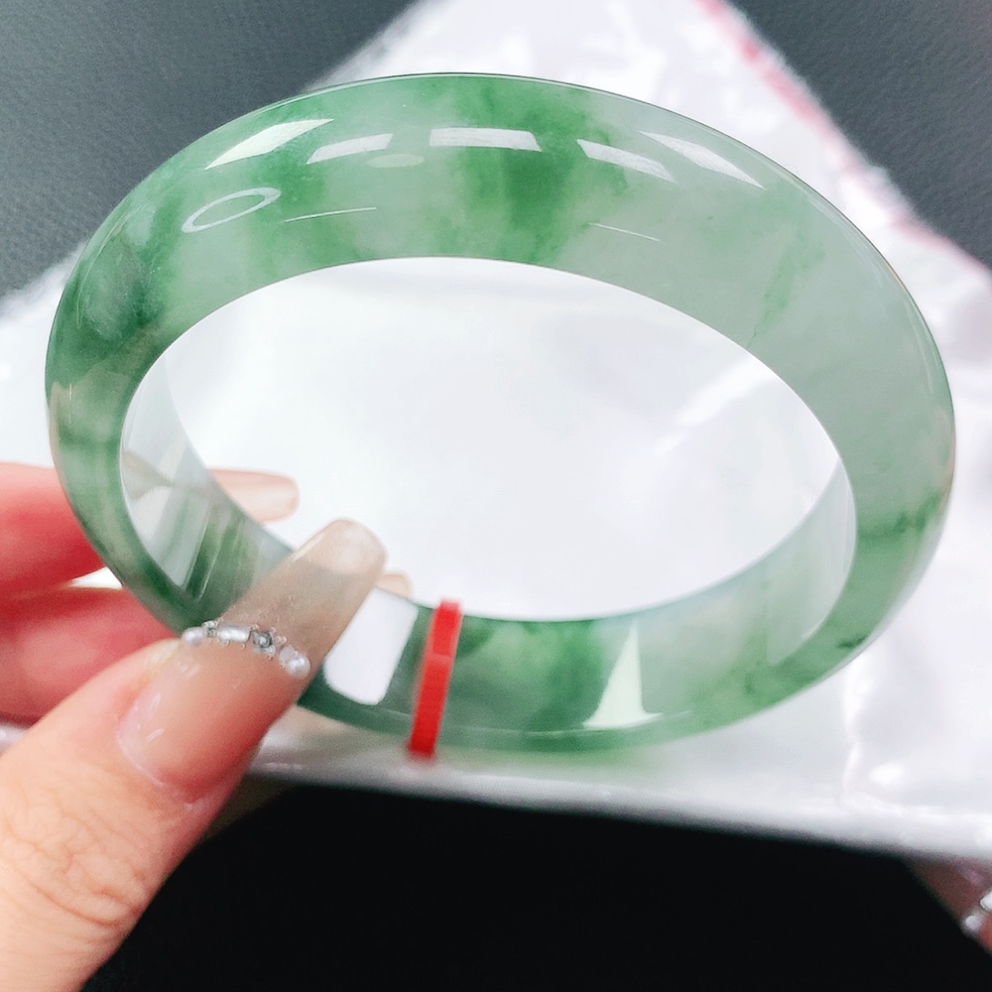 翡翠手镯未镶嵌59圈