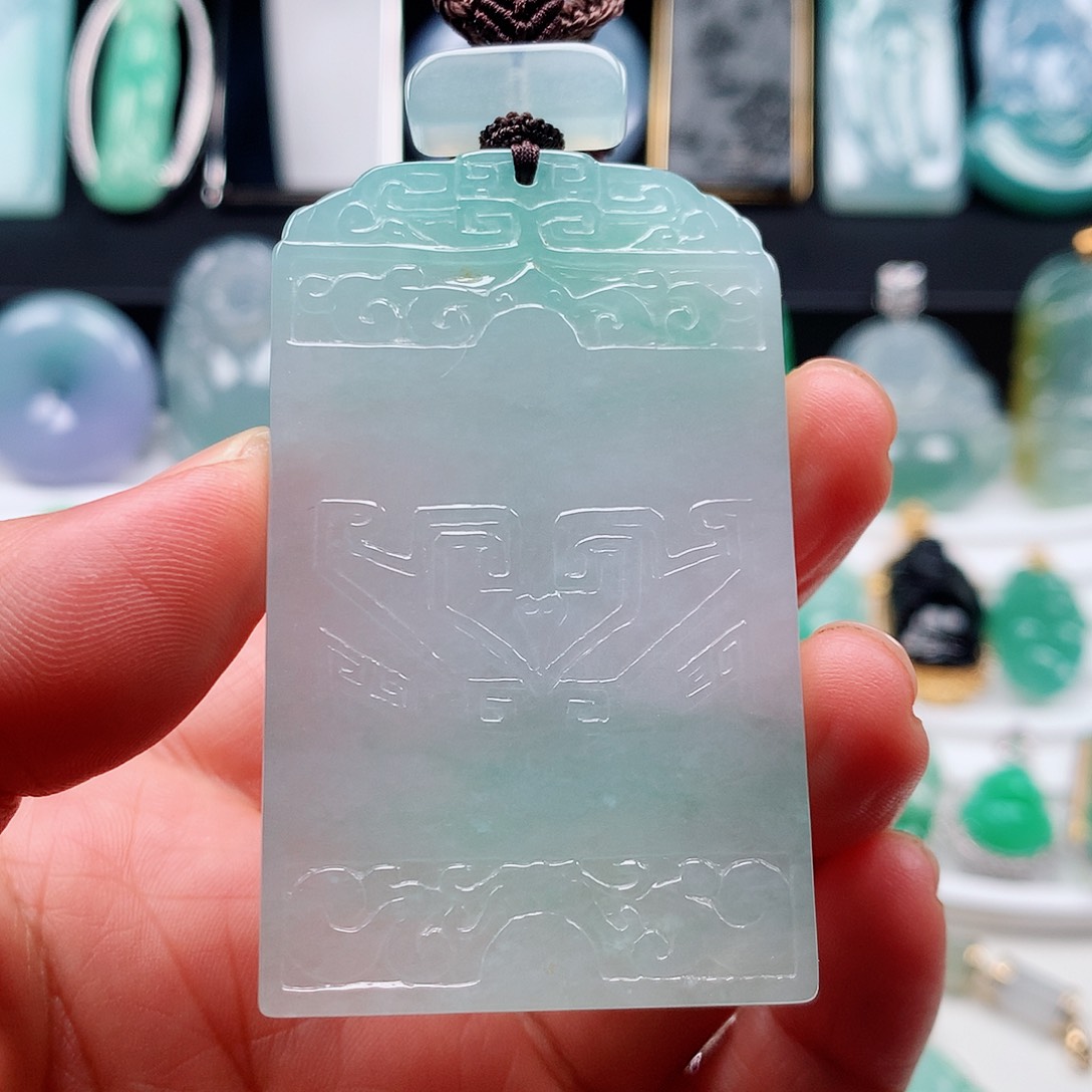 翡翠颈饰未镶嵌无事牌