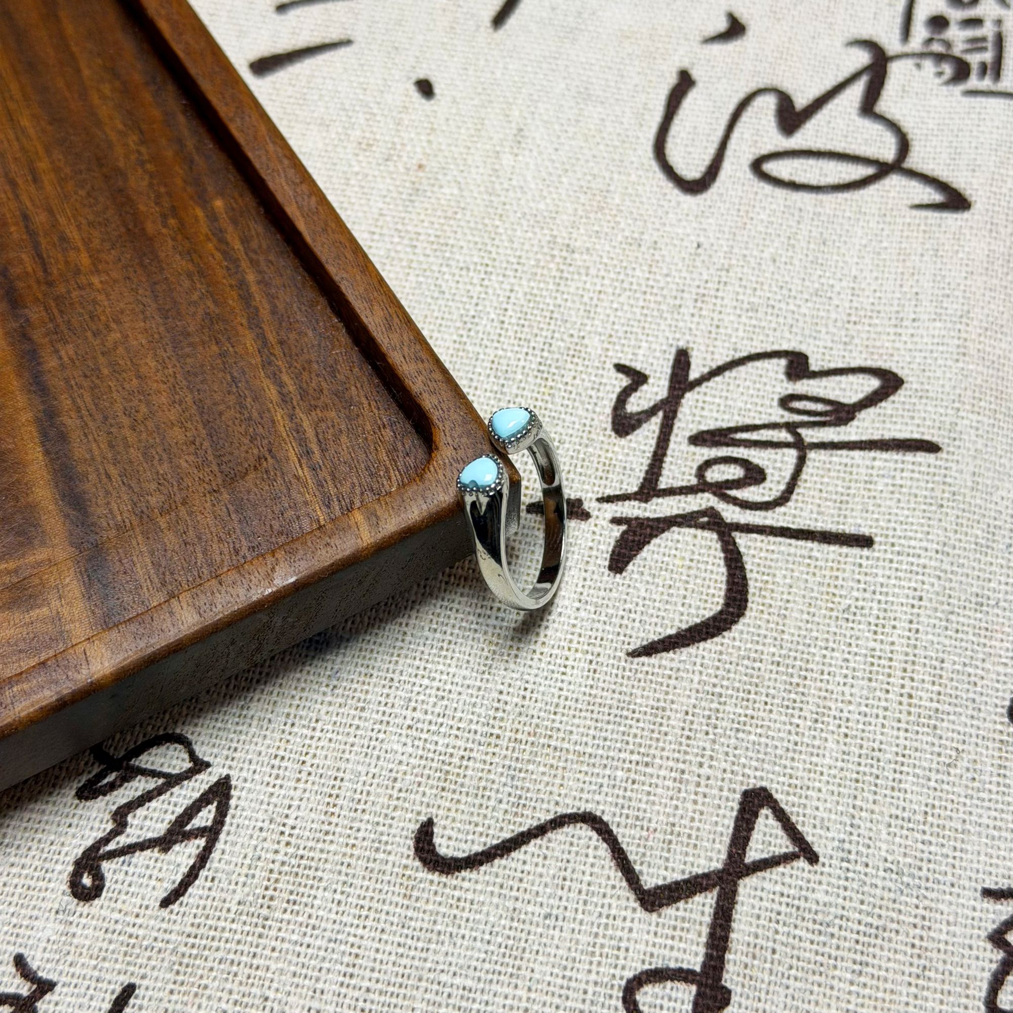 【鸿莱】BC022512天然原矿绿松石爱心银镶戒指