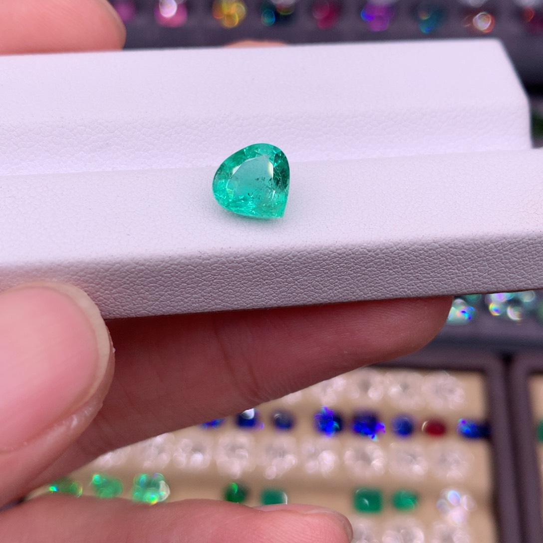 祖母绿裸石未镶嵌