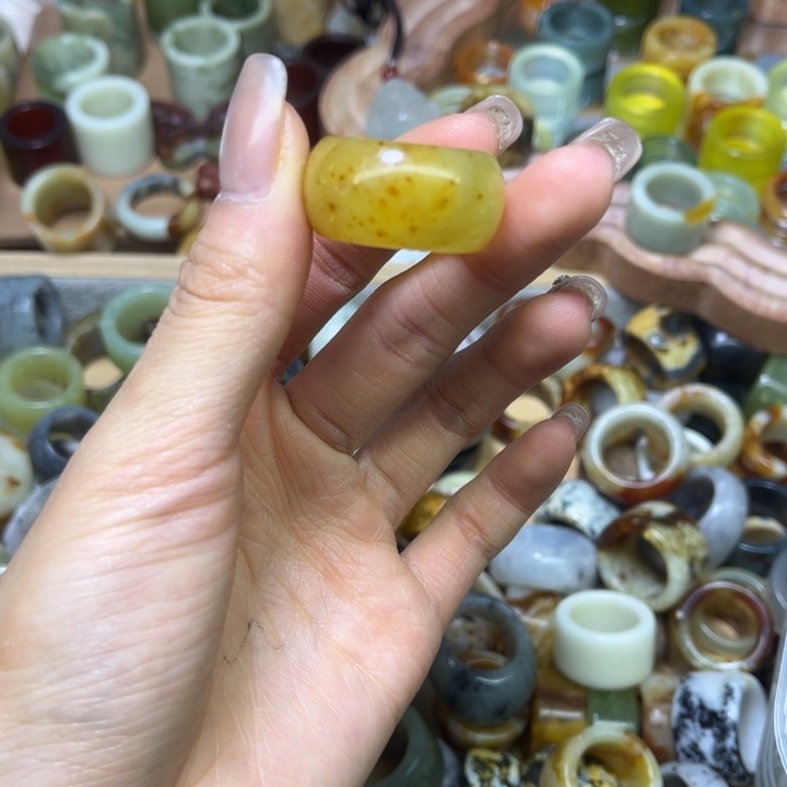蛇纹石玉未镶嵌戒圈