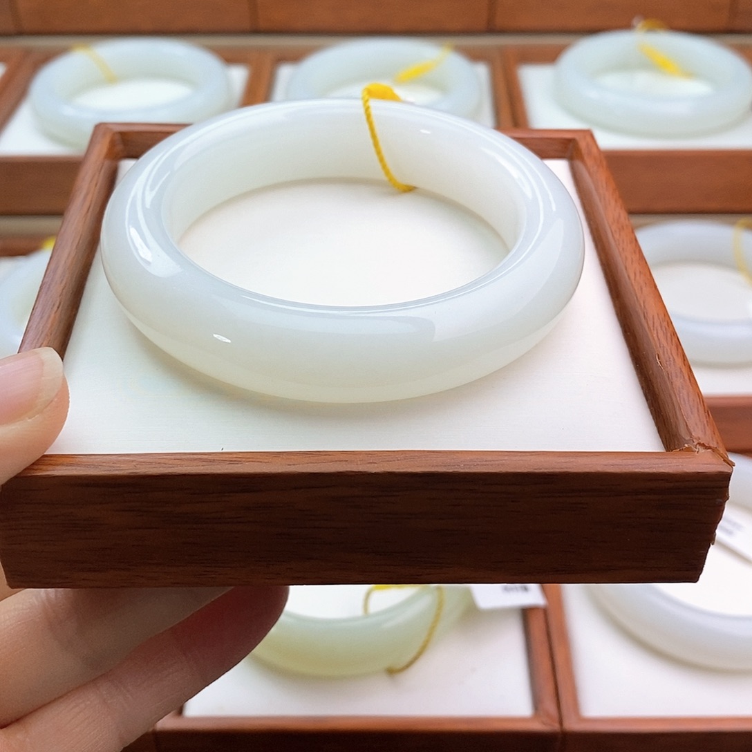 和田玉（白玉）手镯未镶嵌真**我