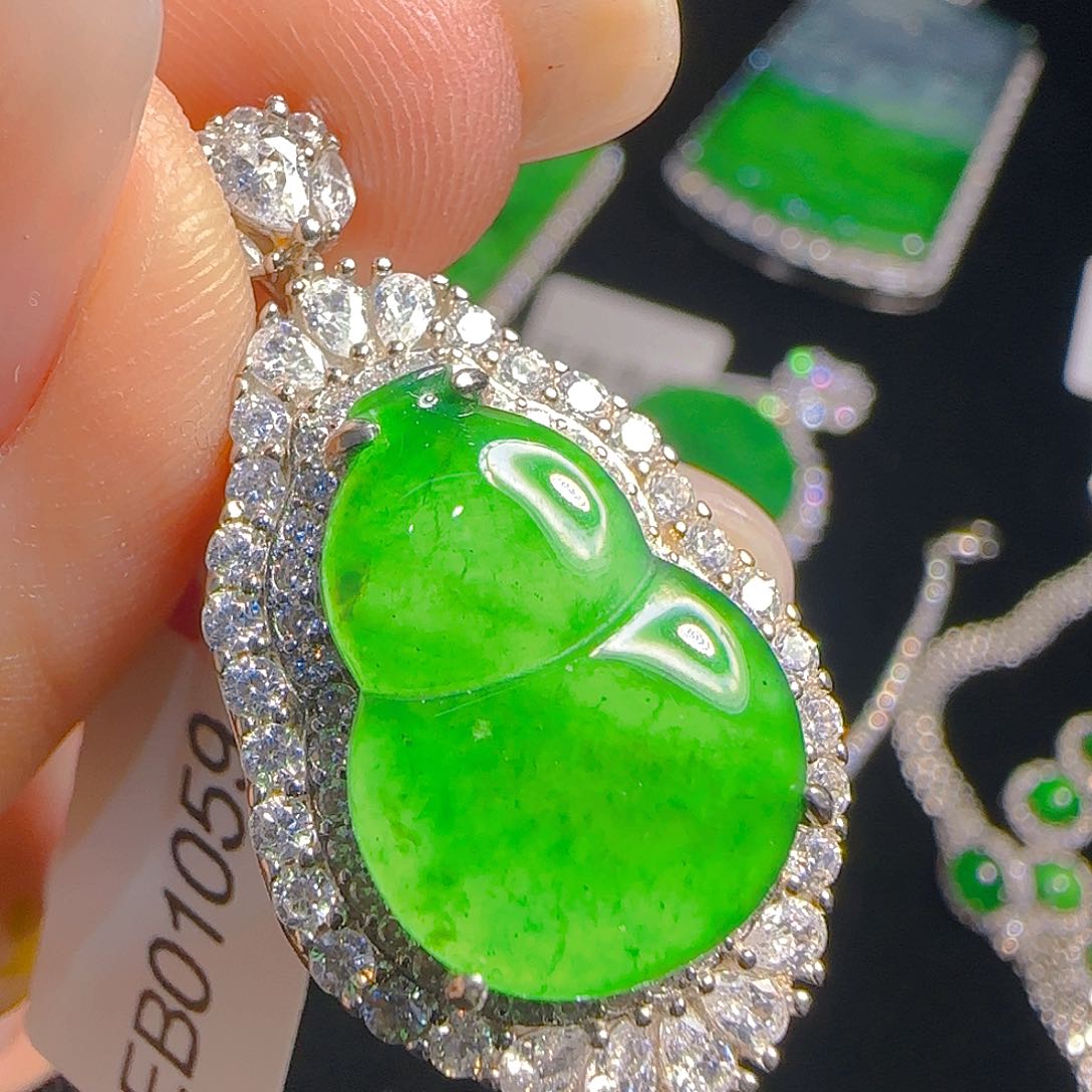 翡翠吊坠(赠链)银S925镶嵌