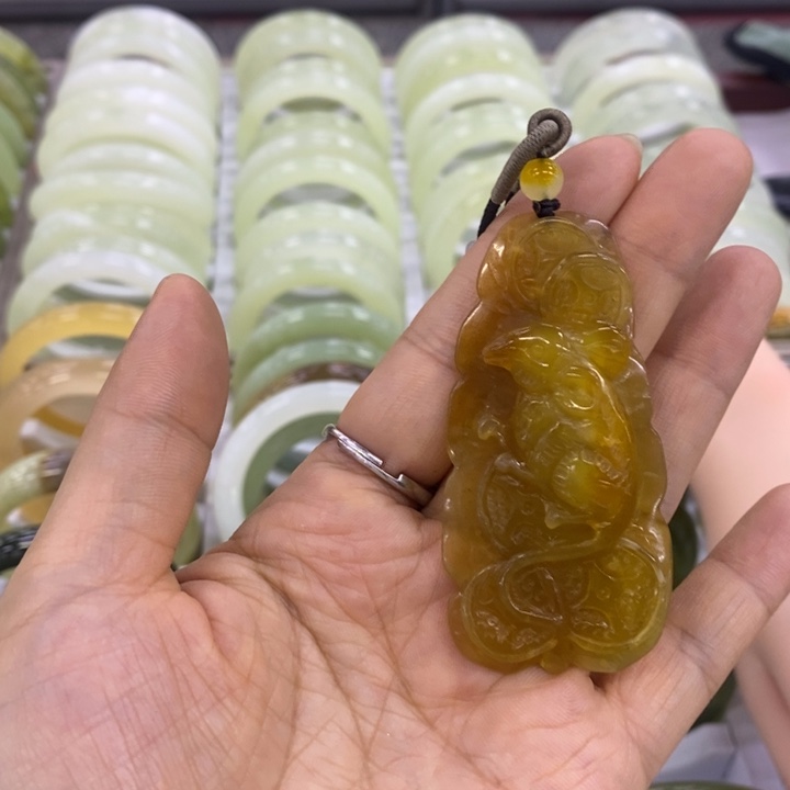 岫玉未镶嵌手镯（圆镯）