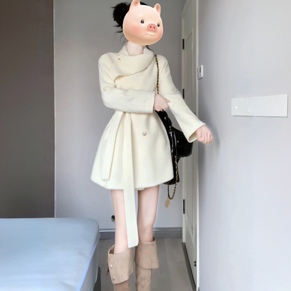 白色千金感斗篷毛呢外套女早秋加厚2025新款高级感小个子短款大衣