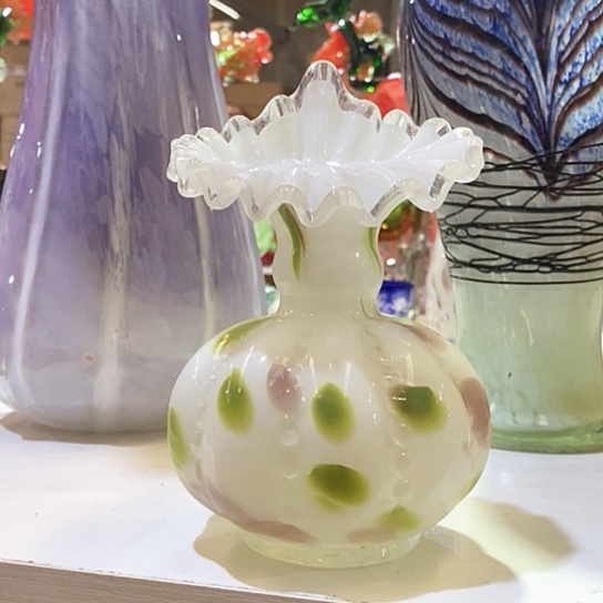 琉璃花瓶高13厘米口径2厘米