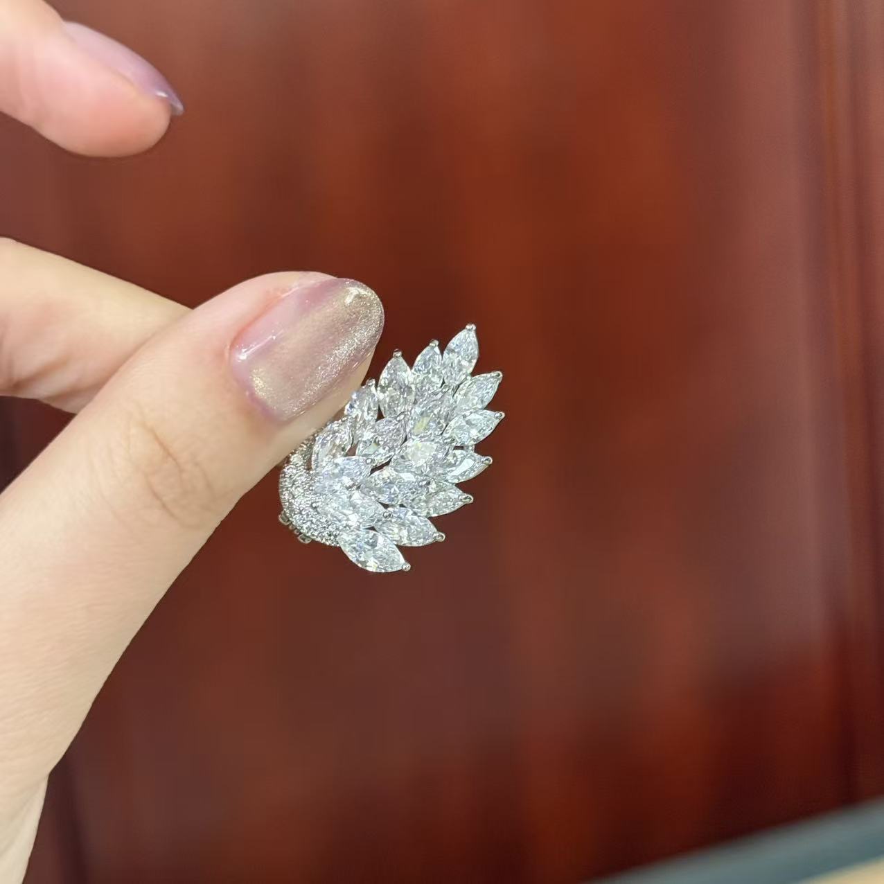 铜合金合成锆石胸针 2617 超高版 高级感冰羽小鹅轻奢超闪胸针